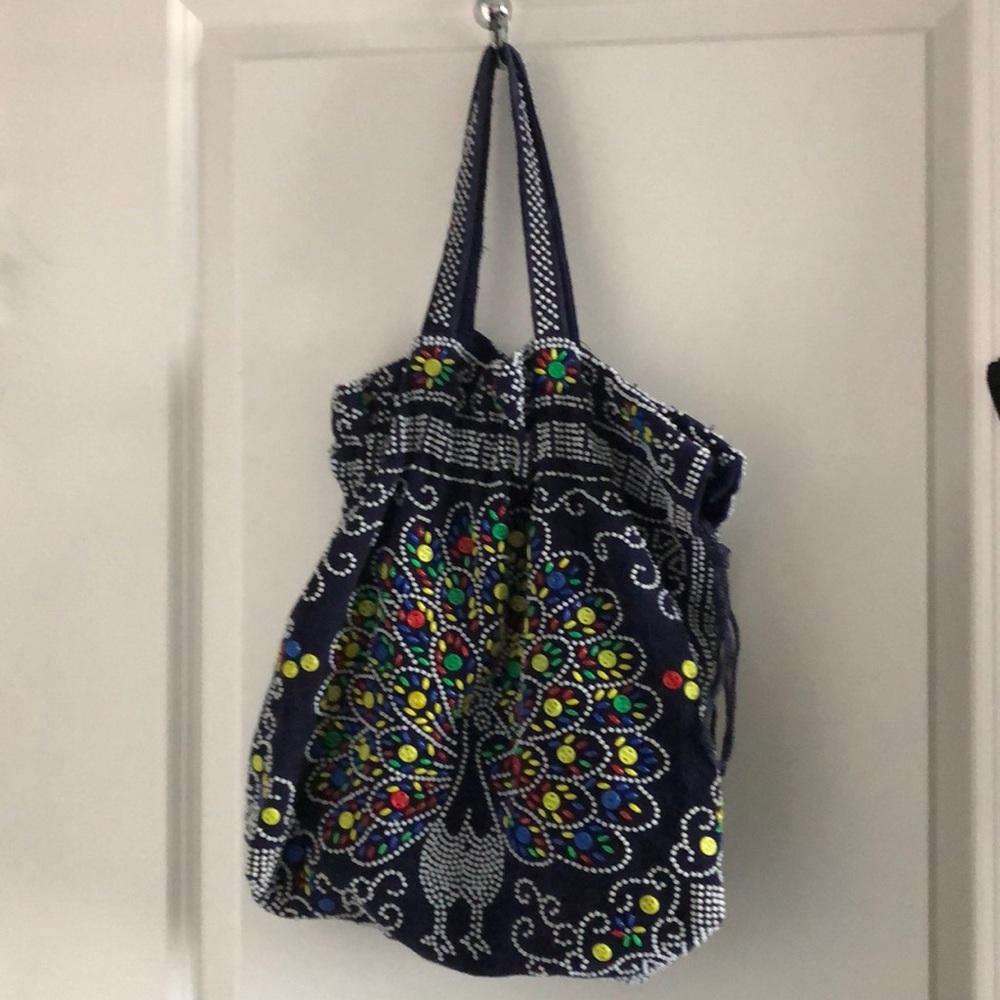 ⭐️SALE⭐️Vintage beaded peacock design bucket bag